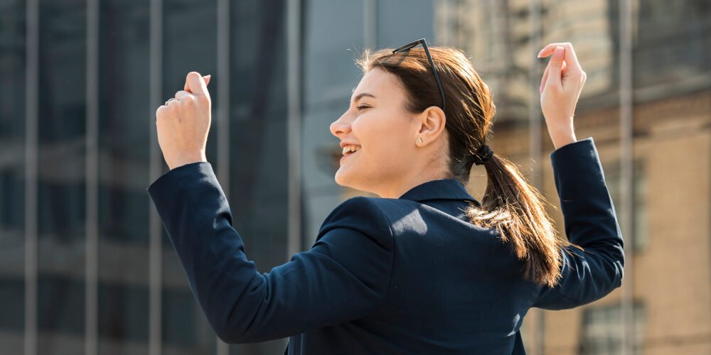 courage woman الشجاعة على الراحة: لماذا يعد احتضان الخوف أمرًا مهمًا للنمو